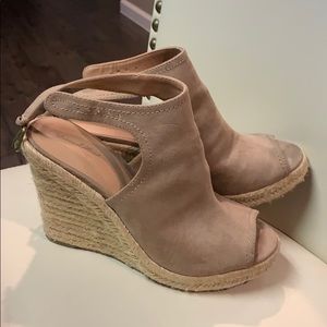 Tan wedges